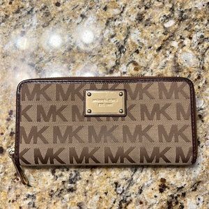Michael Kors Zip Wallet